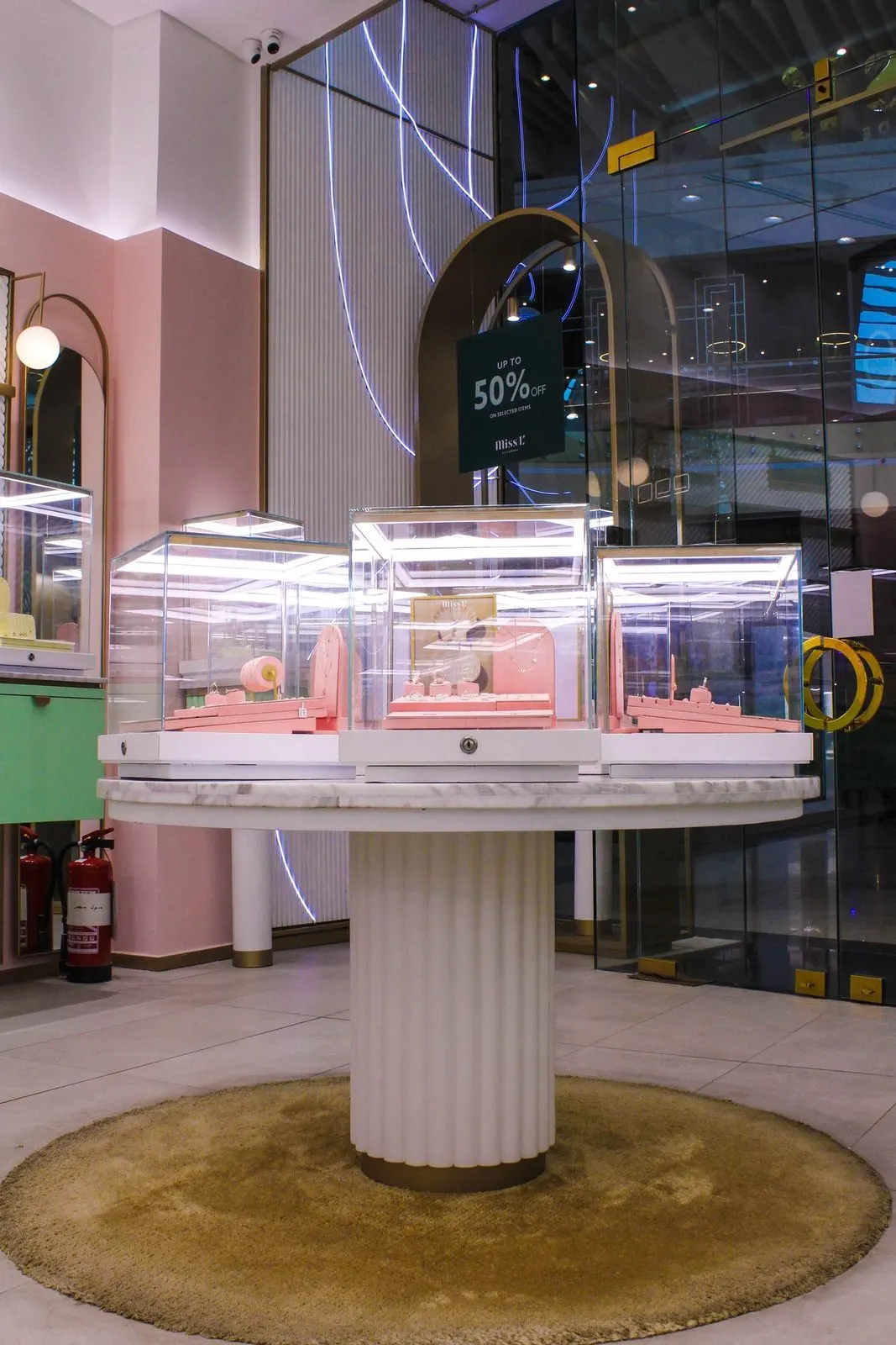 Miss L — Mall of Egypt — photo 1