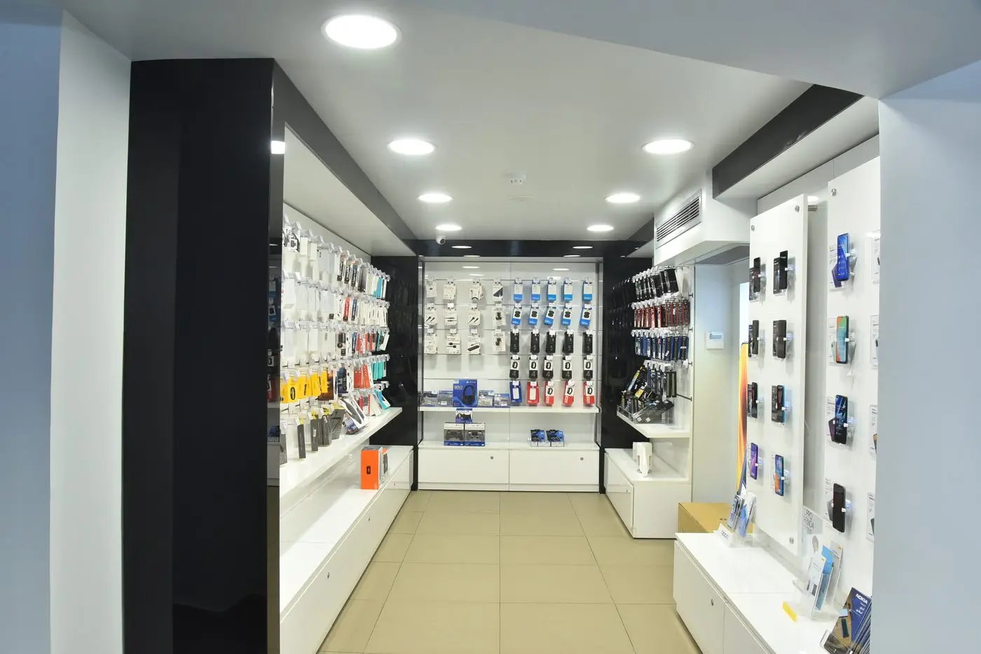 Custom display walls, Mobilaty El Nozha